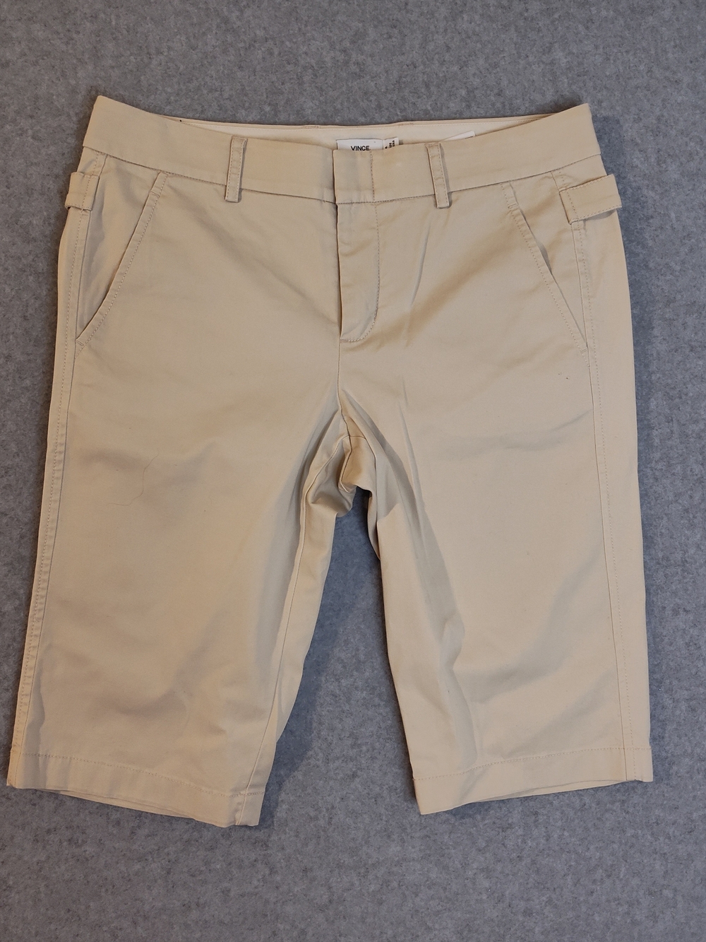 Vince Women's Beige Chino Bermuda Shorts Jorts Walking Casual Athleisure